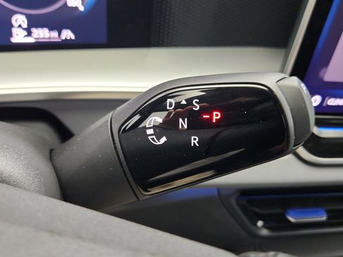 New 2025 Volkswagen Tiguan SE R-Line image 15