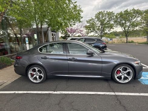 Used 2023 Alfa Romeo Giulia AWD w/ Quick Order Package 22X Lusso image 3