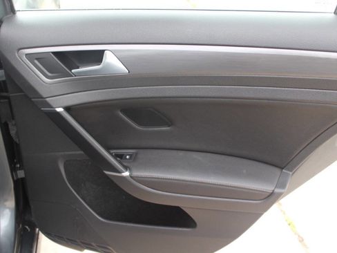 Used 2021 Volkswagen Golf 4-Door FWD image 9