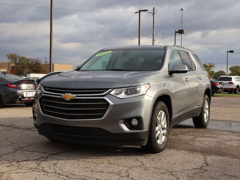 Used 2020 Chevrolet Traverse LT w/ Driver Confidence II Package image 4