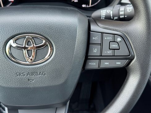 Used 2026 Toyota Sienna LE AWD/4WD image 21