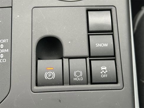 Used 2024 Toyota Highlander LE image 32