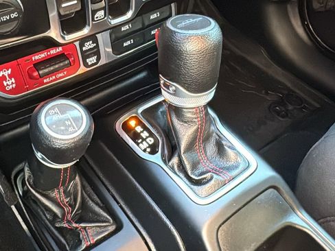 Used 2022 Jeep Gladiator Rubicon w/ Cold Weather Group image 30