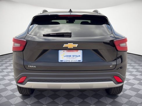 Used 2024 Chevrolet Trax LT w/ Driver Confidence Package FWD image 11