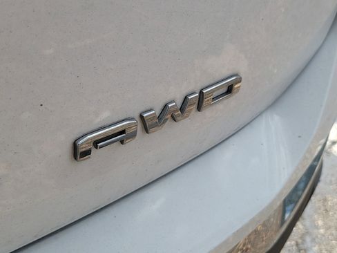 Used 2024 GMC Terrain SLT image 10