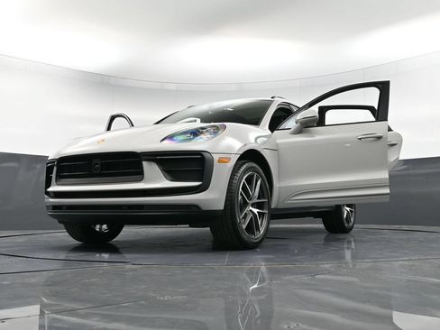 Certified 2026 Porsche Macan AWD/4WD image 36