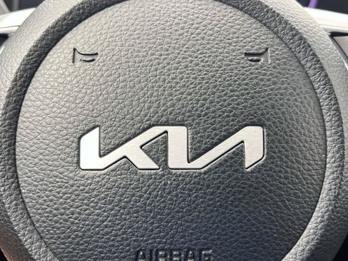 Used 2025 Kia Seltos S FWD image 31