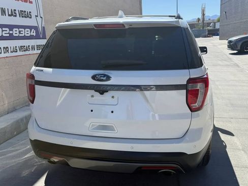 Used 2017 Ford Explorer XLT w/ Equipment Group 202A AWD/4WD image 5