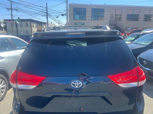 Used 2011 Toyota Sienna LE image 7