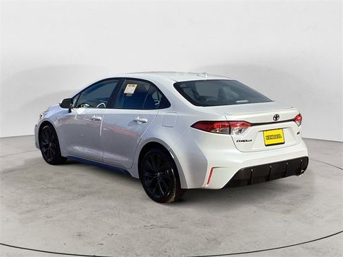 Certified 2025 Toyota Corolla SE image 3