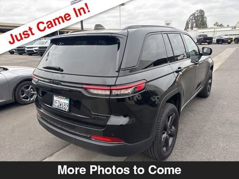 Used 2023 Jeep Grand Cherokee Limited w/ Black Appearance Package RWD image 6
