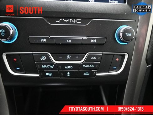 Used 2019 Ford Fusion SE image 15