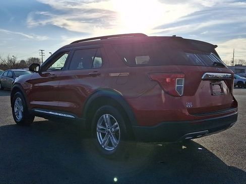 Used 2022 Ford Explorer XLT w/ Equipment Group 202A image 7