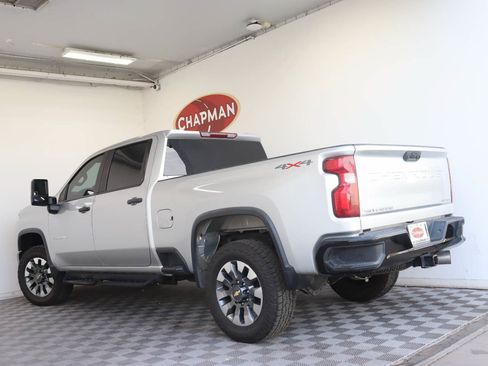 Used 2022 Chevrolet Silverado 2500 Custom w/ Custom Value Package AWD/4WD image 4