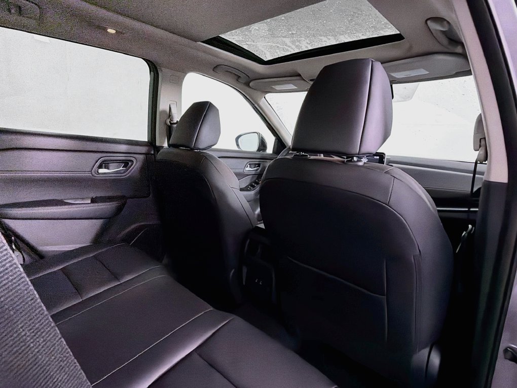 Used 2026 Nissan Rogue Dark Armor FWD image 27