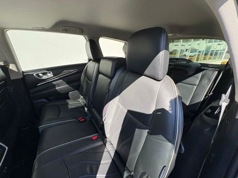 Used 2019 INFINITI QX60 Luxe w/ Essential Package image 11