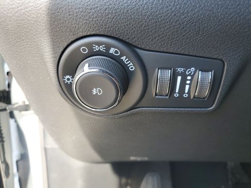 New 2026 Jeep Compass Latitude image 18