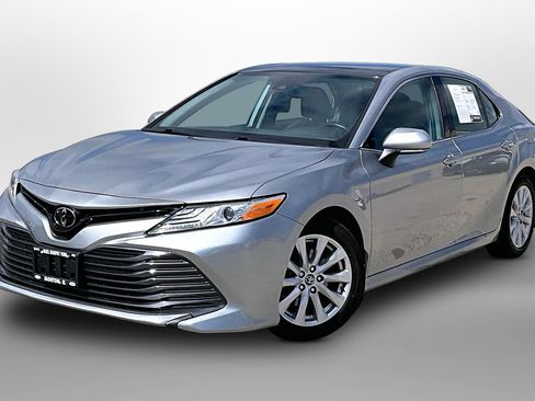 Used 2019 Toyota Camry L image 13