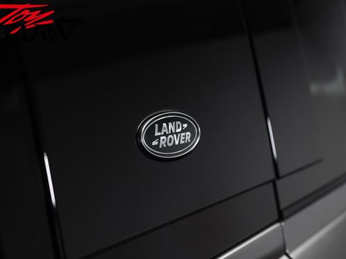 Used 2024 Land Rover Defender 110 X-Dynamic SE AWD/4WD image 12