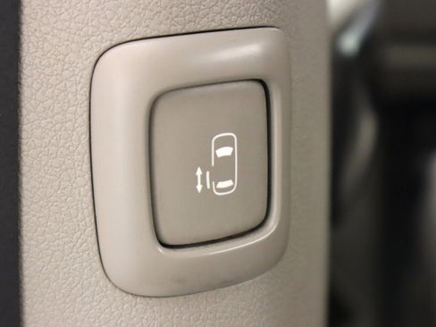 Used 2016 Kia Sedona LX w/ LX Convenience Package image 28