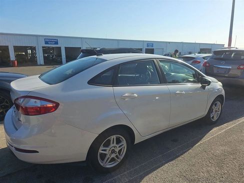 Used 2017 Ford Fiesta SE FWD image 4