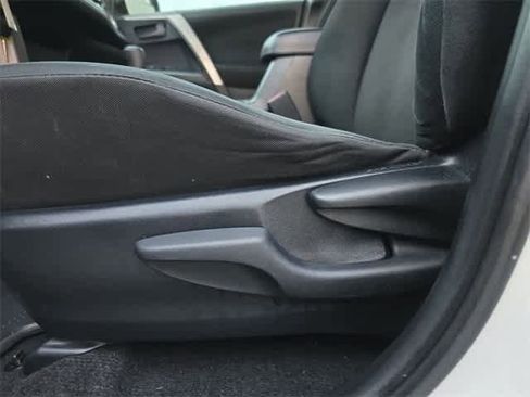 Used 2017 Toyota RAV4 LE image 18