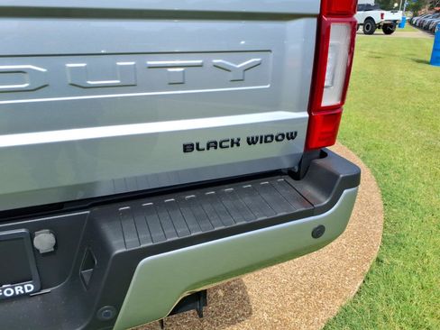 Used 2022 Ford F250 Lariat w/ Black Appearance Package AWD/4WD image 5