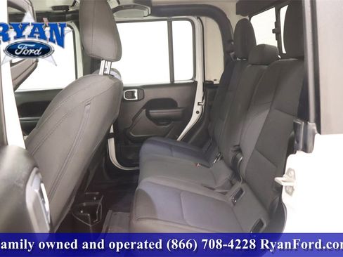 Used 2023 Jeep Gladiator Willys image 11