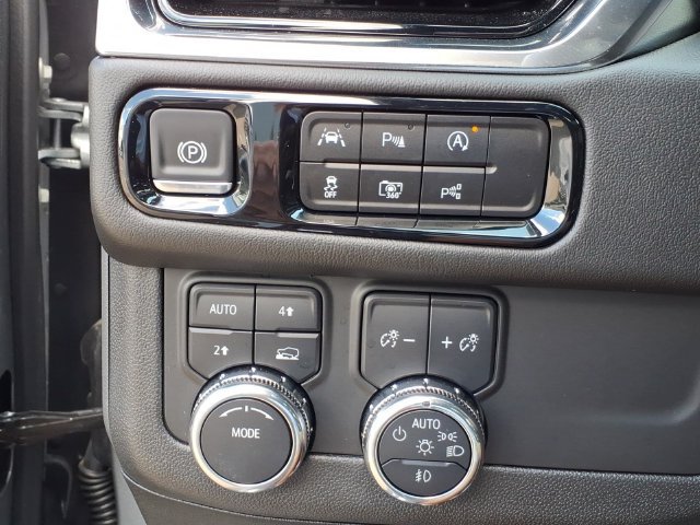 Used 2025 GMC Yukon Denali w/ Sun & Power Step Package AWD/4WD image 6