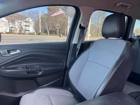 Used 2019 Ford Escape SE image 15