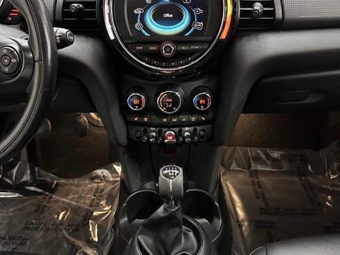 Used 2017 MINI Cooper 4-Door Hardtop image 24