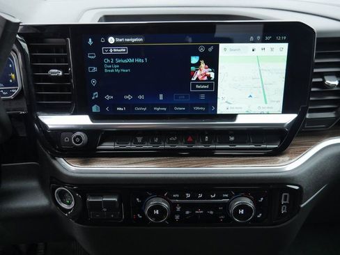 Used 2025 Chevrolet Silverado 2500 LT w/ Convenience Package image 16