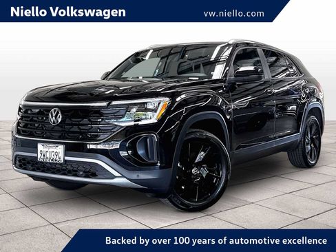 Certified 2026 Volkswagen Atlas Cross Sport SE w/ Panoramic Sunroof Package AWD/4WD image 1