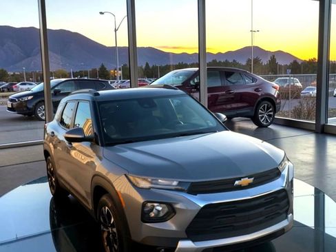 Used 2023 Chevrolet TrailBlazer LT FWD image 5