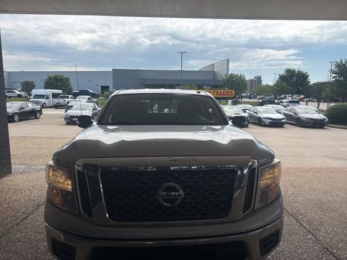 Used 2017 Nissan Titan SV RWD image 1