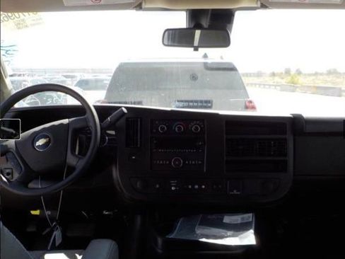 Certified 2025 Chevrolet Express 3500 LT w/ LT Preferred Equipment Group RWD image 3