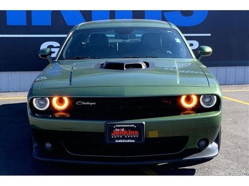 Used 2022 Dodge Challenger R/T Scat Pack w/ Shaker Package RWD image 3
