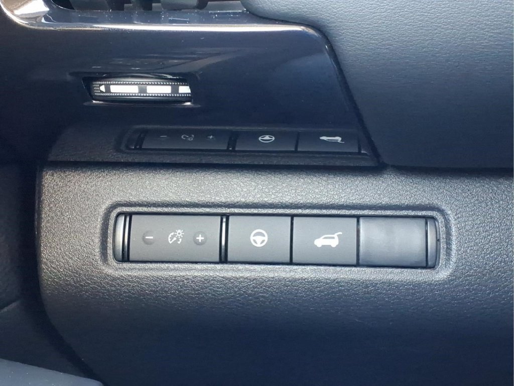 Used 2026 Nissan Pathfinder SV FWD image 26