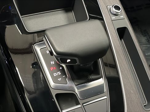 Used 2024 Audi Q5 e Premium w/ Convenience Package AWD/4WD image 19