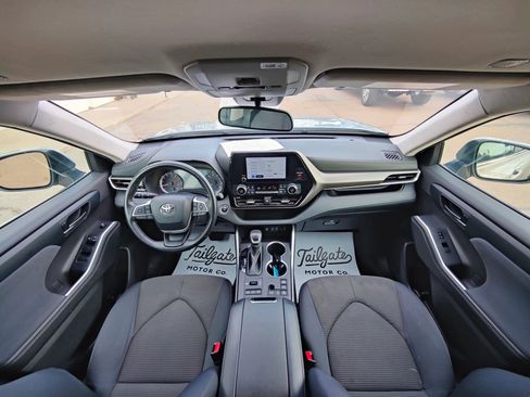 Used 2024 Toyota Highlander LE image 15