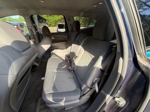 Used 2011 Chevrolet Traverse LS FWD image 14