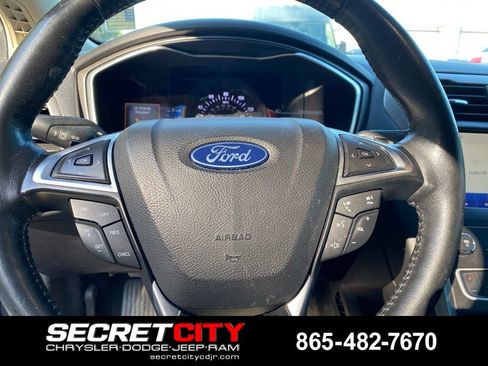 Used 2019 Ford Fusion SEL FWD image 11
