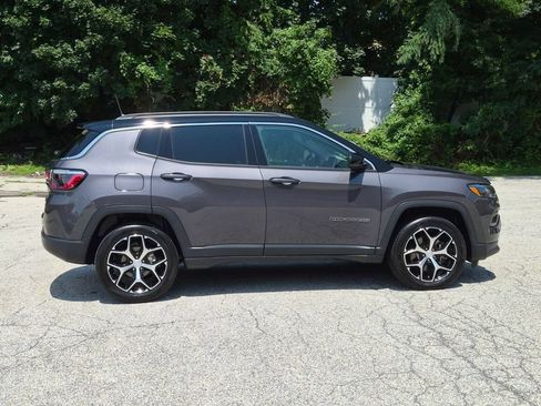 Used 2024 Jeep Compass Limited AWD/4WD image 2