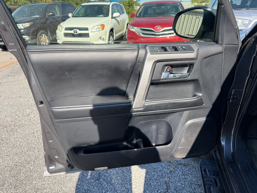 Used 2014 Toyota 4Runner SR5 AWD/4WD image 12