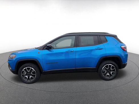 Used 2025 Jeep Compass Trailhawk AWD/4WD image 7