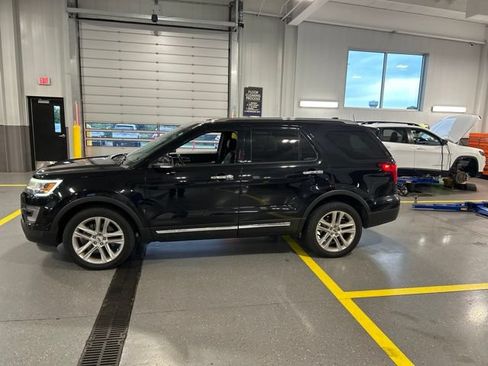 Used 2017 Ford Explorer Limited w/ Equipment Group 301A AWD/4WD image 2