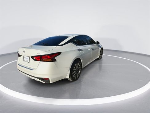 Used 2023 Nissan Altima 2.5 SV image 8