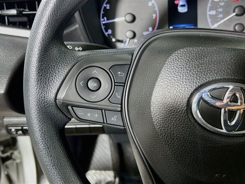 Used 2025 Toyota Corolla LE FWD image 19