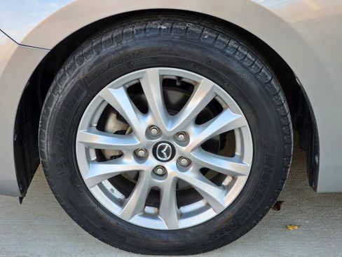 Used 2015 MAZDA MAZDA3 i Grand Touring image 33