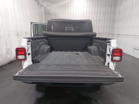 Used 2022 Jeep Gladiator Sport image 12